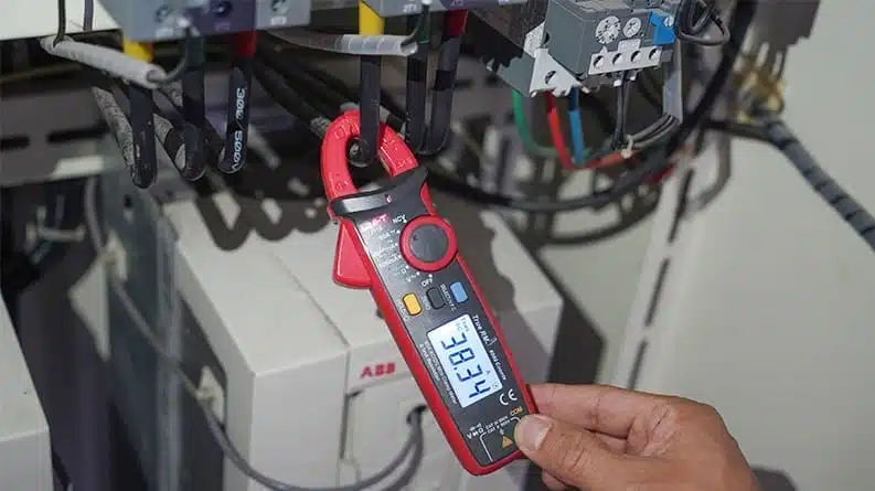 مولتی متر کلمپی یونی تی مدل UNI-T UT211B