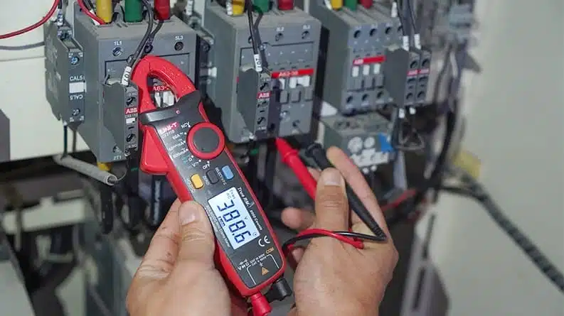 مولتی متر کلمپی یونی تی مدل UNI-T UT211B