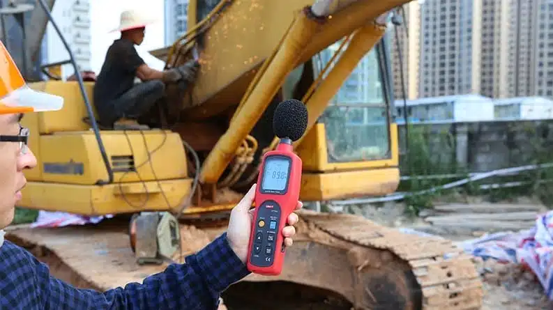 صوت سنج دیجیتال یونی تی مدل UNI-T UT352