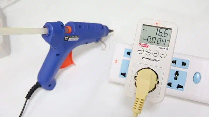 وات متر پریزدار یونیتی مدل UNI-T UT-230B-EU