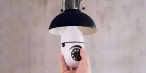 ویدیو روش اتصال دوربین های V380 و جعبه گشایی دوربین لامپی گردان مدل PTZ LAMP V380 عصرتولز