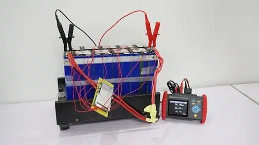 تستر مقاومت داخلی باتری یونی تی مدل UNI-T UT677A