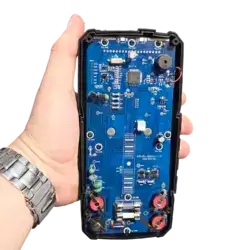 مولتی متر مگاتک مدل MEGATEK VC97 دارای آی سی لحیمی است.