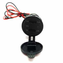 شارژر خودرو رو پنلی با دو خروجی مدل USB 4.2A