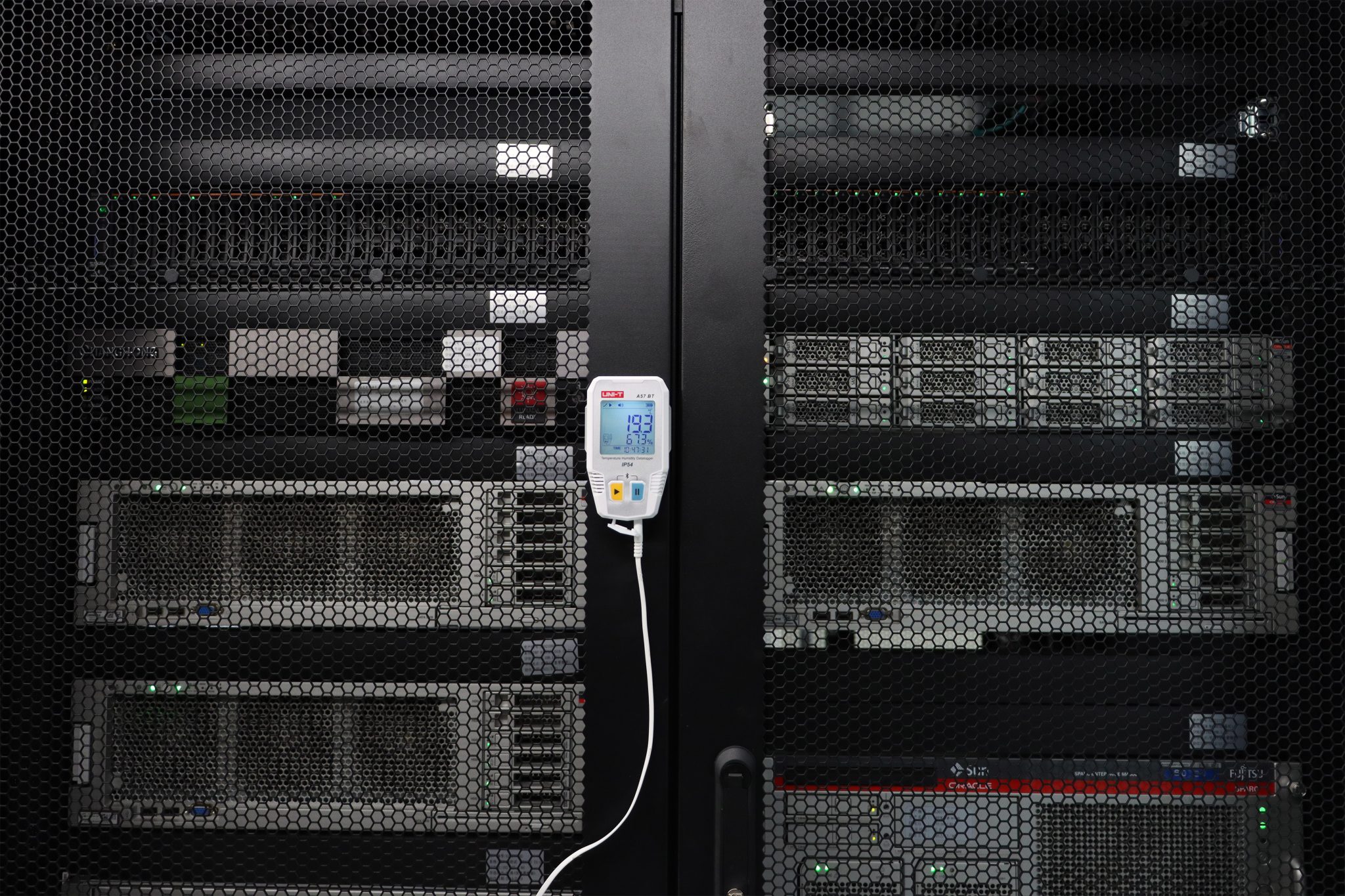 دیتالاگر دما و رطوبت بلوتوث دار مدل UNI-T A57 BT 2 دیتالاگر دما و رطوبت بلوتوث دار مدل UNI-T A57 BT