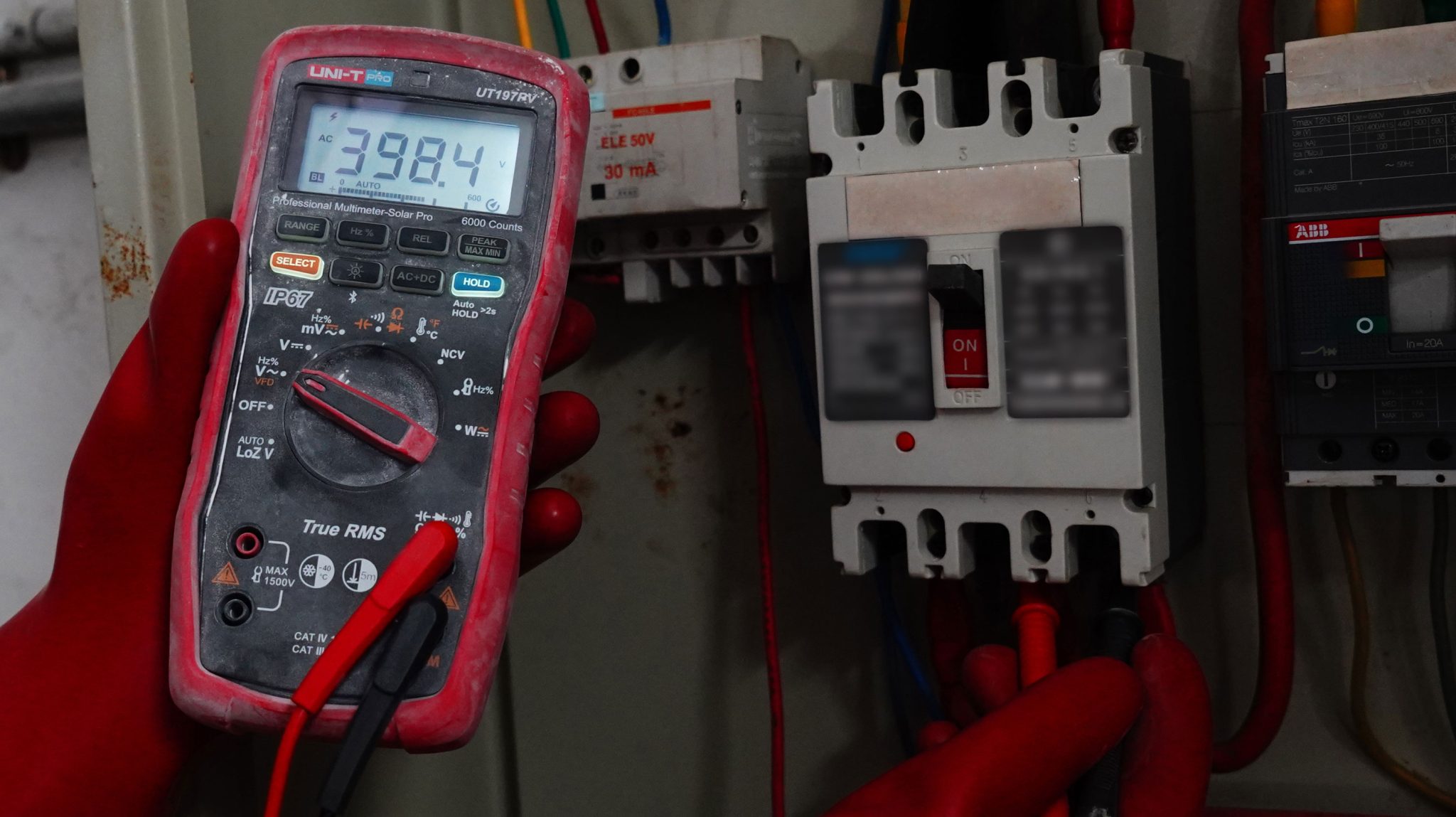 مولتی متر سیستمهای خورشیدی یونیتی مدل UNI-T UT197PV 2 مولتی متر سیستمهای خورشیدی یونیتی مدل UNI-T UT197PV
