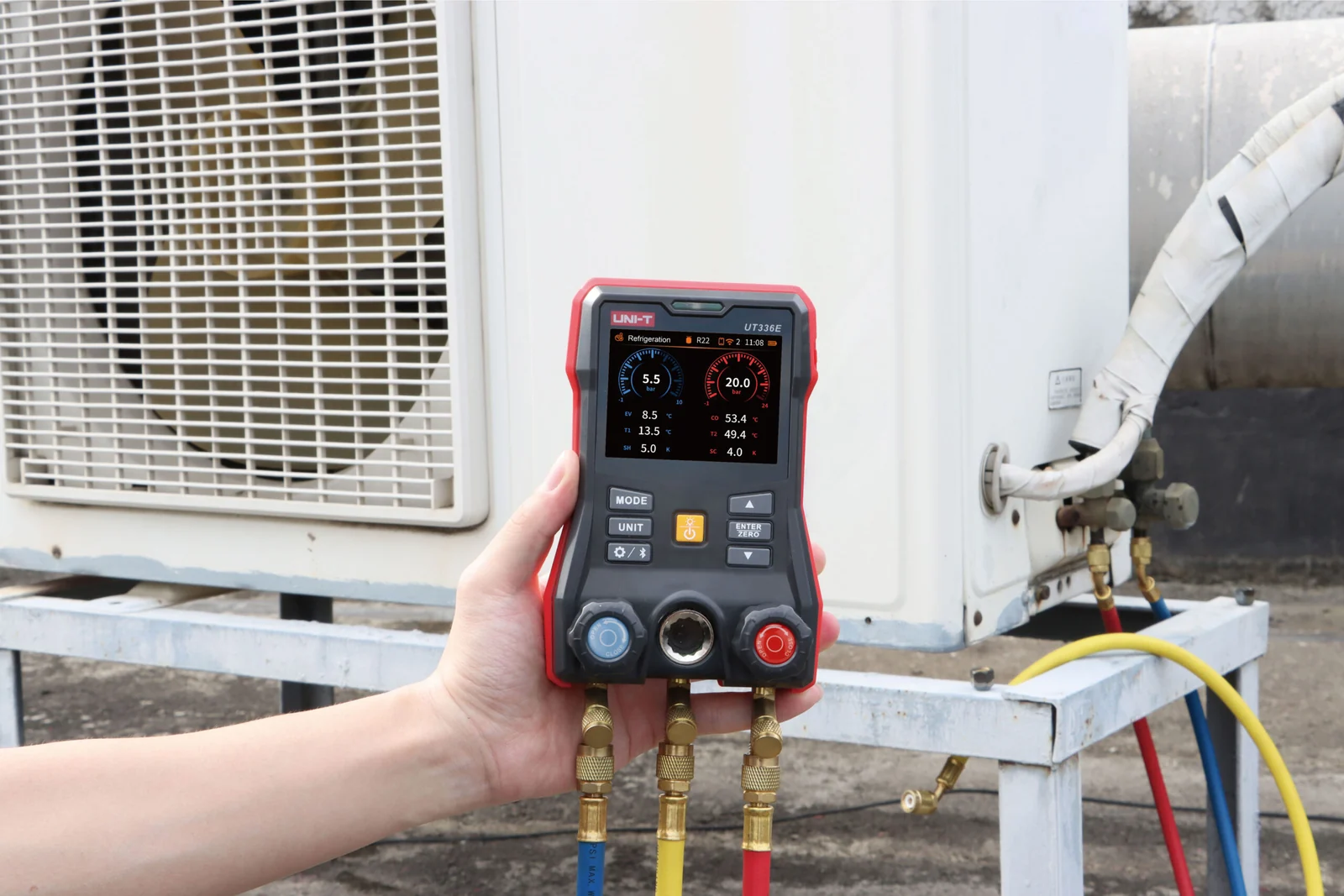گیج منیفولد دیجیتال یونیتی مدل UNI-T UT336E 3 گیج منیفولد دیجیتال یونیتی مدل UNI-T UT336E - تصویر کاربردی 3