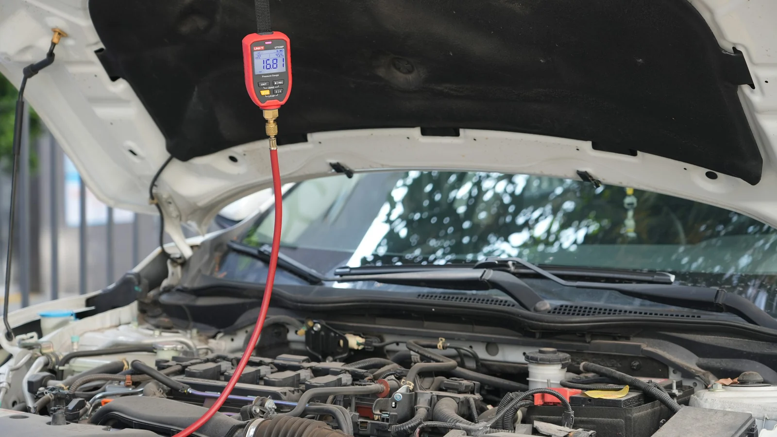 فشار سنج بی سیم تبرید یونیتی مدل UNI-T UT336P 2 فشار سنج بی سیم تبرید یونیتی مدل UNI-T UT336P - تصویر کاربردی 2